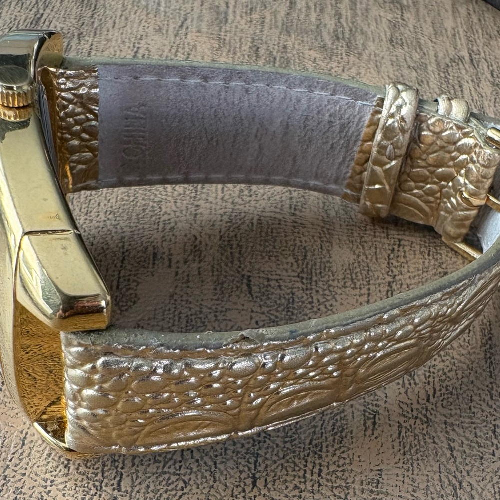 Vintage Joan Rivers Gold-Tone Watch with Gold Strap - Picture 4 of 5